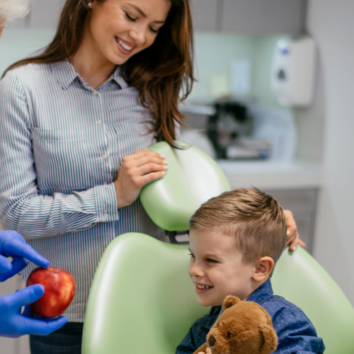 Mãe Feliz e Bebê Sorridente – Cuidando do Sorriso da Gestante e do Bebê 